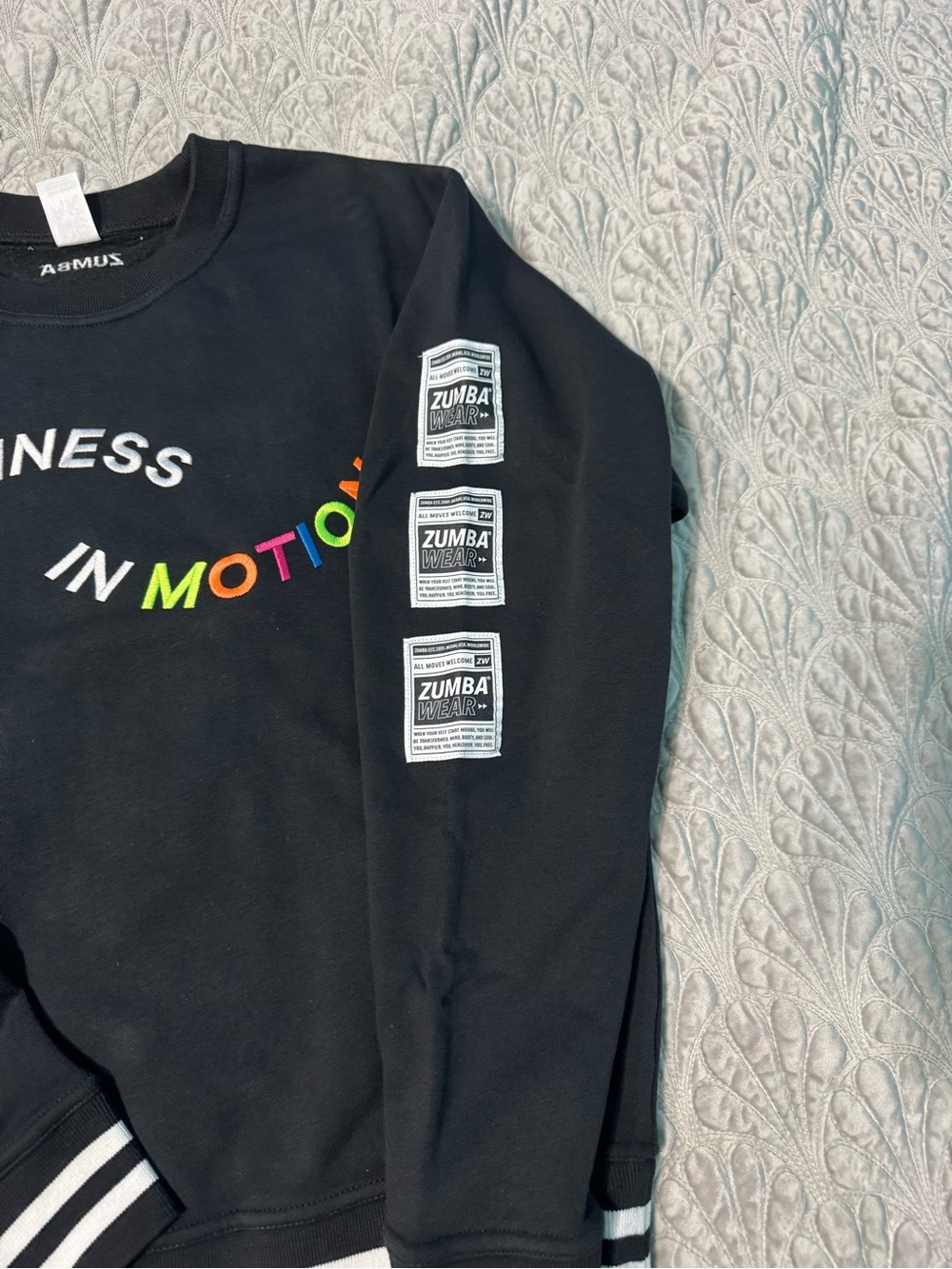 Zumba Fitness Black 'Happiness in Motion' Graphic Sweatshirt Medium Nwt - Picture 3 of 6